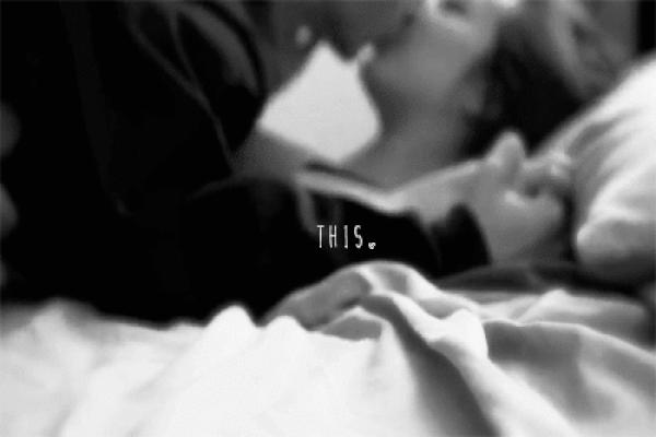 Утренние поцелуи в кровати