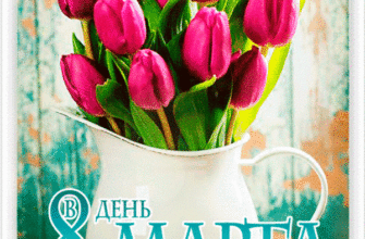 Белая ваза с тюльпанами.