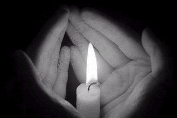 Черно-блеая свеча.